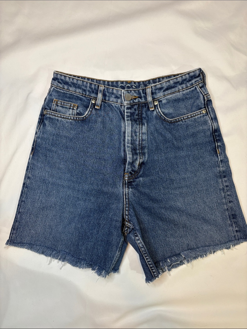 COS Raw Edge Frayed Hem Cut Off Denim Shorts 6” Inseam Mid Thigh High Waist 25